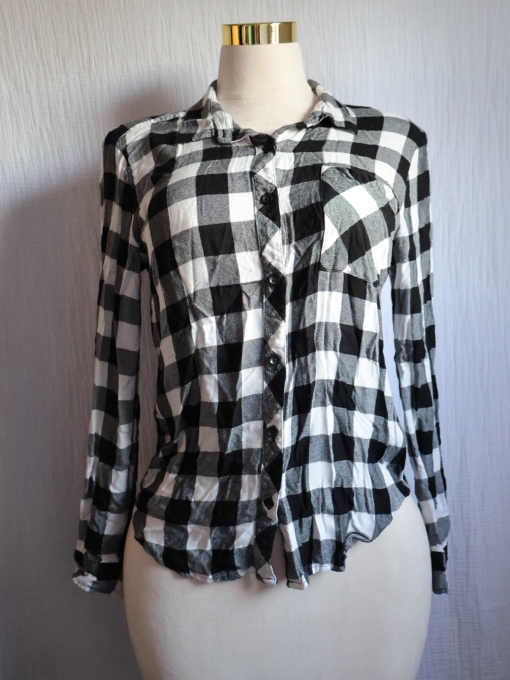 Time and Tru Black and White Check Button-Down Shirt